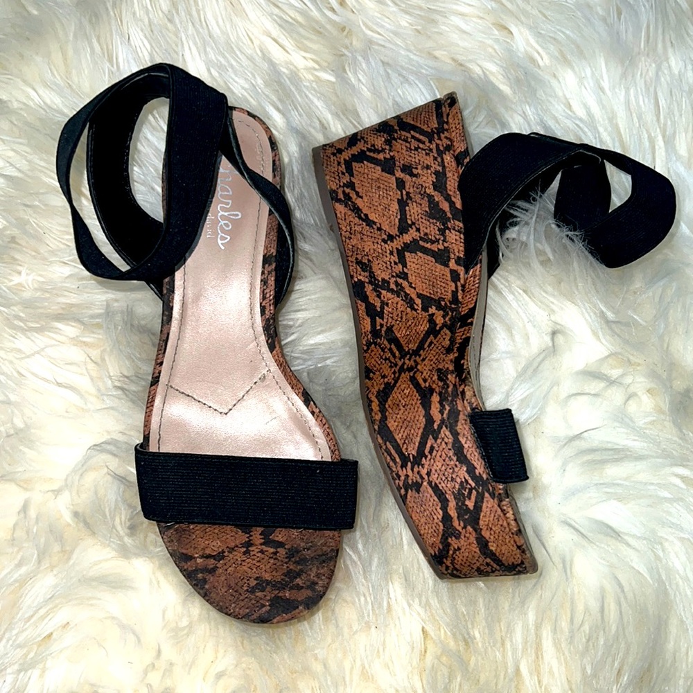 Charles David 7.5M Platform Heels
